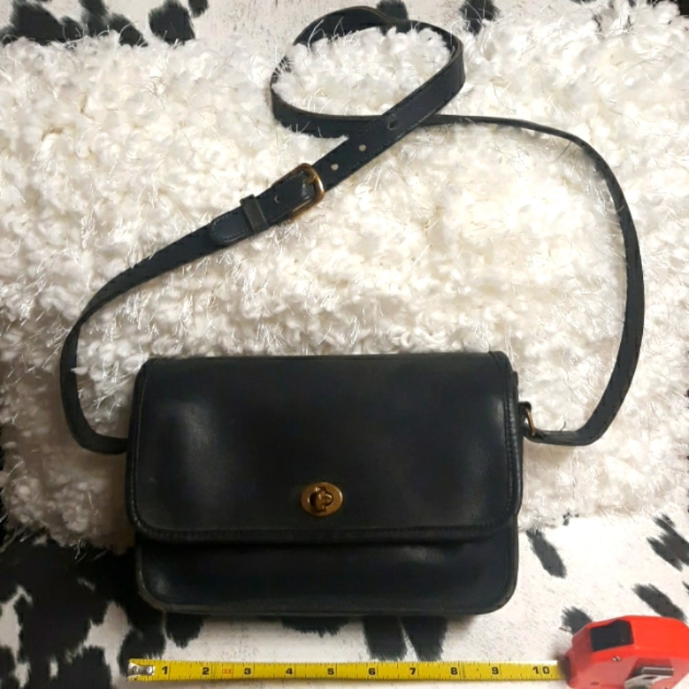 Coach classic vintage crossbody bag